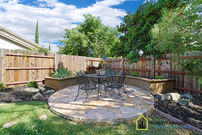 Building Photo - Charming 3-4 Bedroom Home with Top-Rated S...