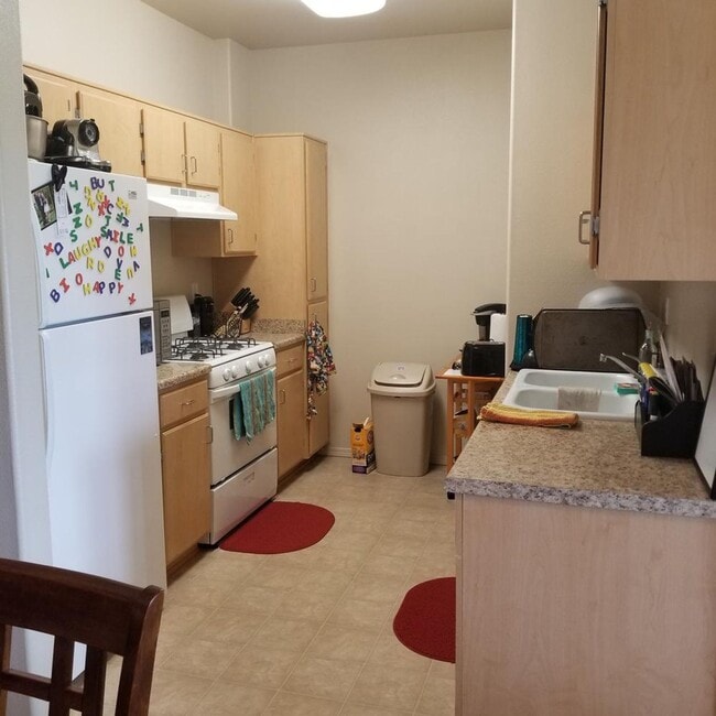 Building Photo - Seabreeze Apartment Homes - www.seabreezeapartmentslompoc.com