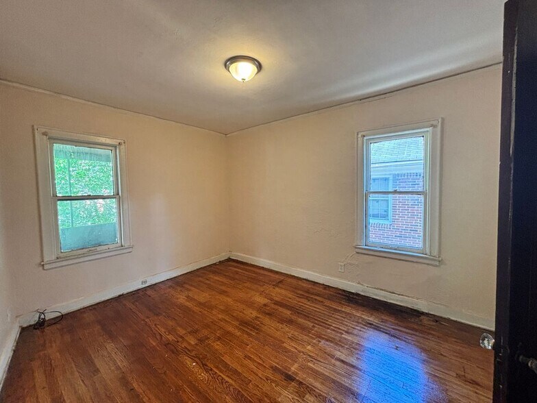 Building Photo - 17606 Roselawn St
