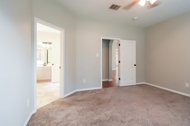 Building Photo - 1118 Chase Park Dr