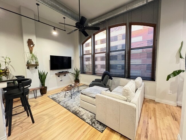 Building Photo - 338 Grove St