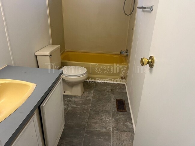 Building Photo - 164 Matts Ln