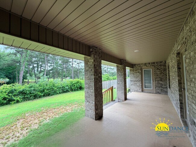 Building Photo - Beautiful 4-Bedroom Home in Quiet Crestview Cul-de-Sac!