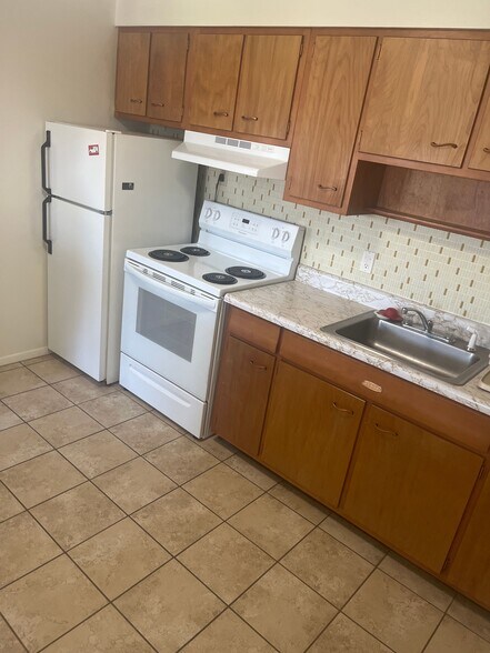 Building Photo - 655 Portis St