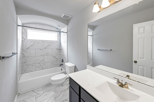 Building Photo - 5462 Grand View Dr