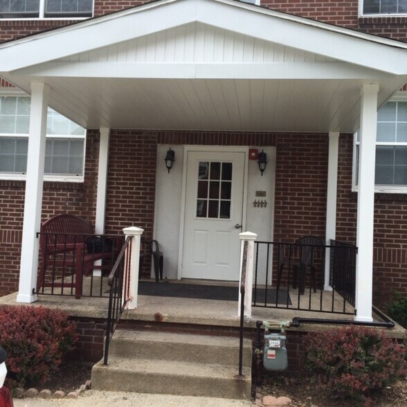 Building Photo - 303 Culbertson Ave