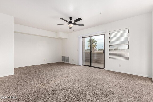Building Photo - CUTE TOWNHOME AVAILABLE NOW NEAR TEMPE TOW...