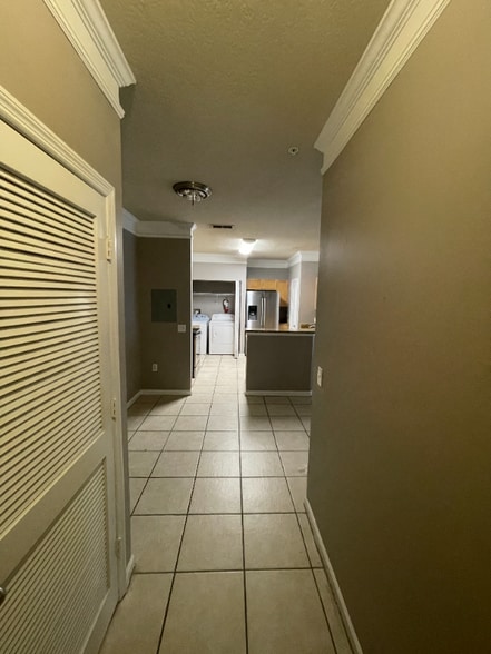 Building Photo - 8848 Villa View Cir