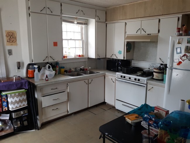 Building Photo - 115 N Husband St