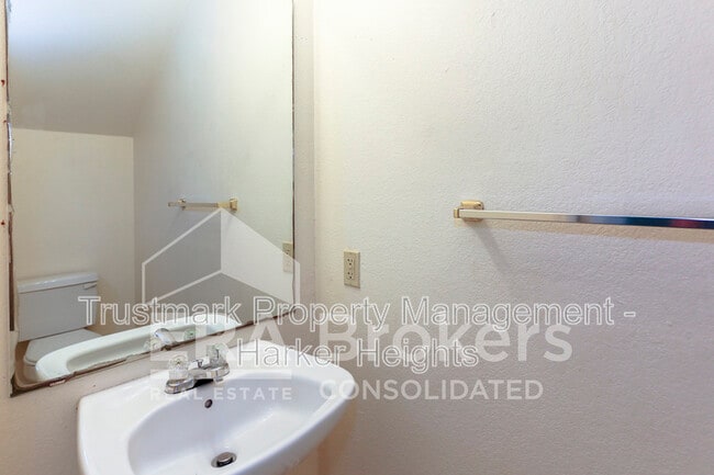 Building Photo - 707 S Amy Ln