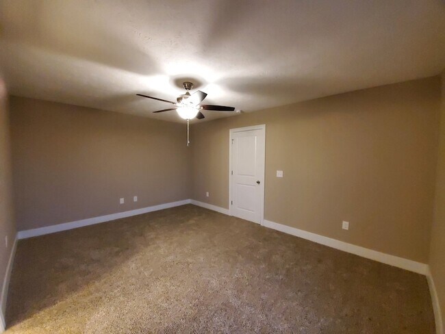 Building Photo - 2853 Vly Farms Dr