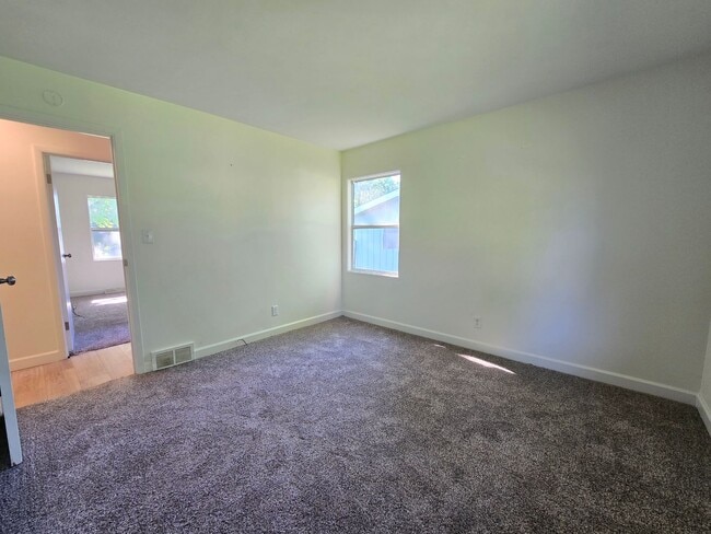 Building Photo - Updated 3 Bedroom Home in Downs