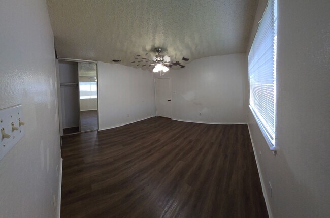 Building Photo - 7204 Hardesty