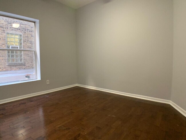 Building Photo - Updated Studio in Prime Logan Square Location