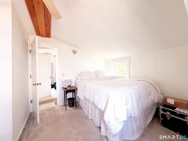 Building Photo - 2 Scofield Pl