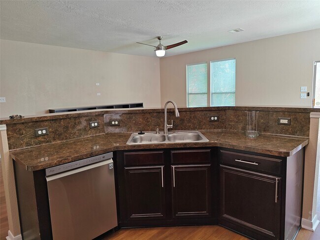 Building Photo - 7915 Moss Springs Ct