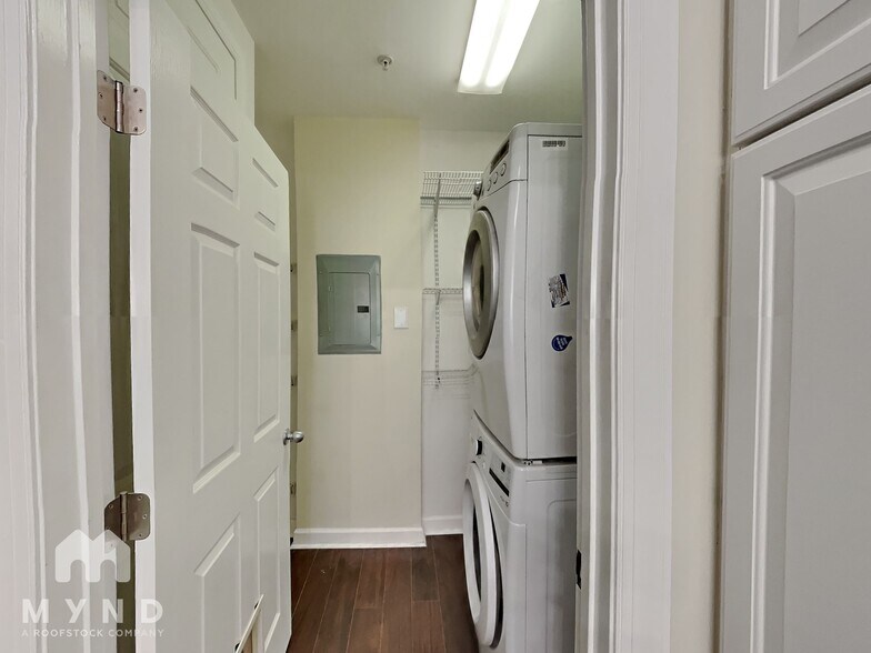 Building Photo - 200 S Dawson St