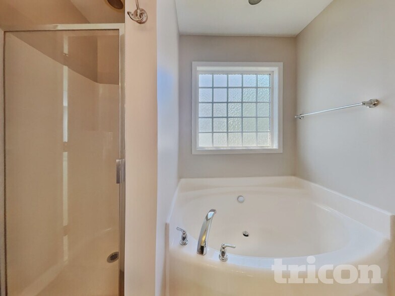 Building Photo - 1655 Crestlawn Tl