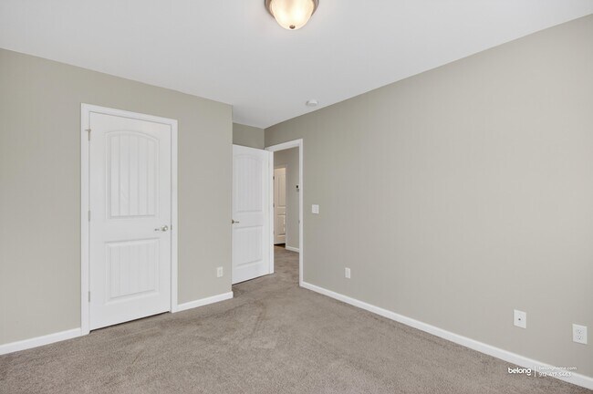 Building Photo - 98 Crystal Lake Dr