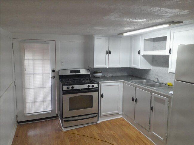Building Photo - 1503 1/2 Noble St