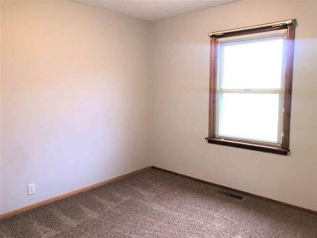 Building Photo - 3 bedroom 1 bath