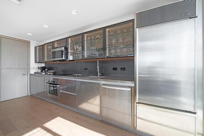 Building Photo - 1040 Biscayne Blvd