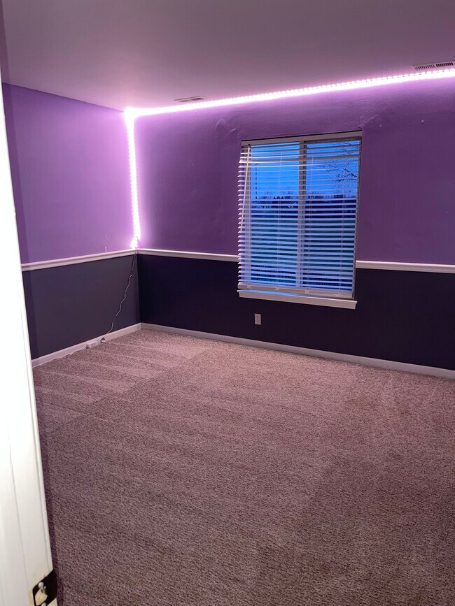 Building Photo - 14016 S Emerson Ct