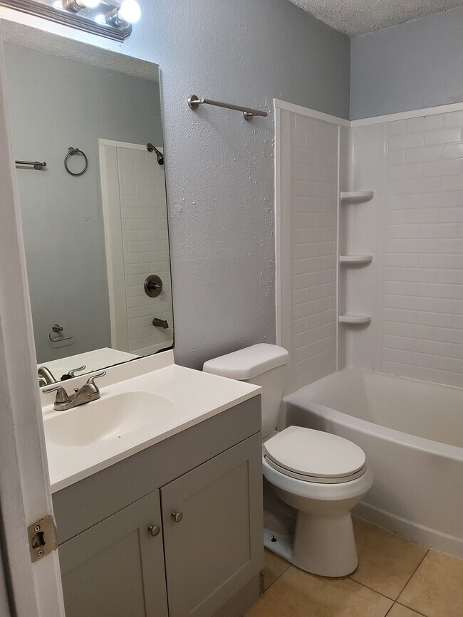 Building Photo - 10151 Inwood Hollow Ln