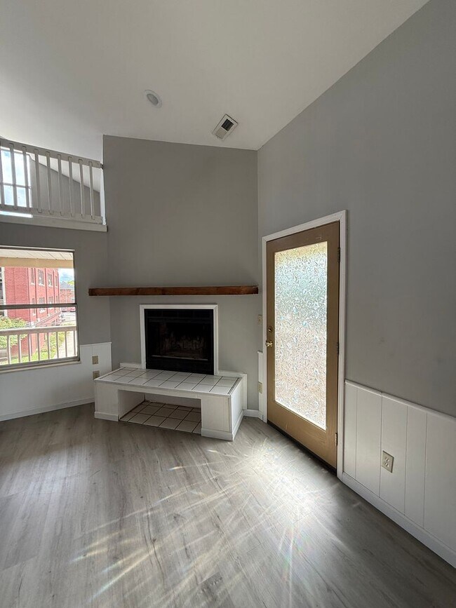 Building Photo - OSU North Campus 5 bedroom 2 bath apartment