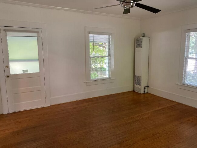 Building Photo - 508 W Cameron Ave