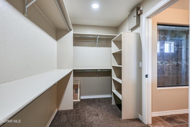 Building Photo - 5525 Valley Cedar Dr