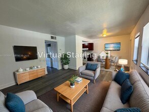 Building Photo - 1525 NE 135th St