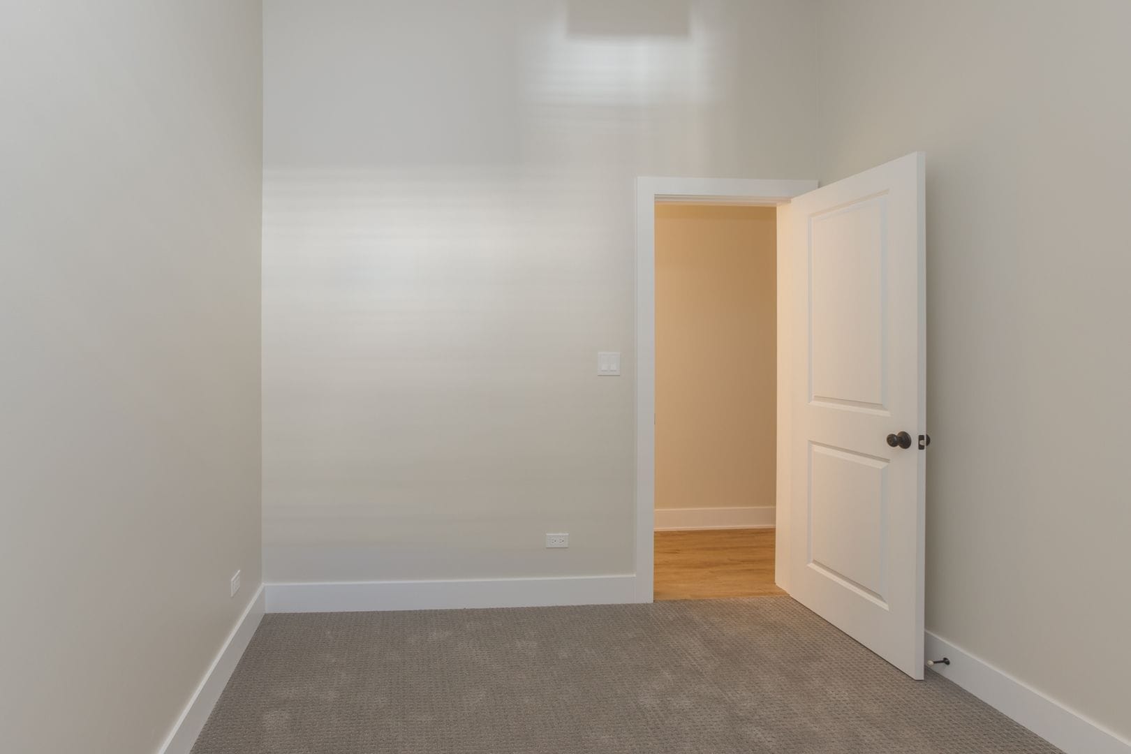 Building Photo - 1405 W Belden Ave