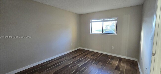 Building Photo - 251 Palm Cir W