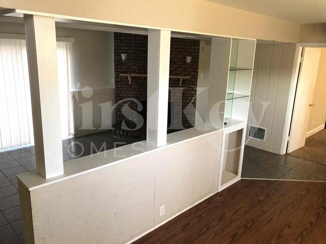 Building Photo - 752 W Hawley St