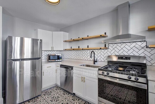 Building Photo - 402 S Center