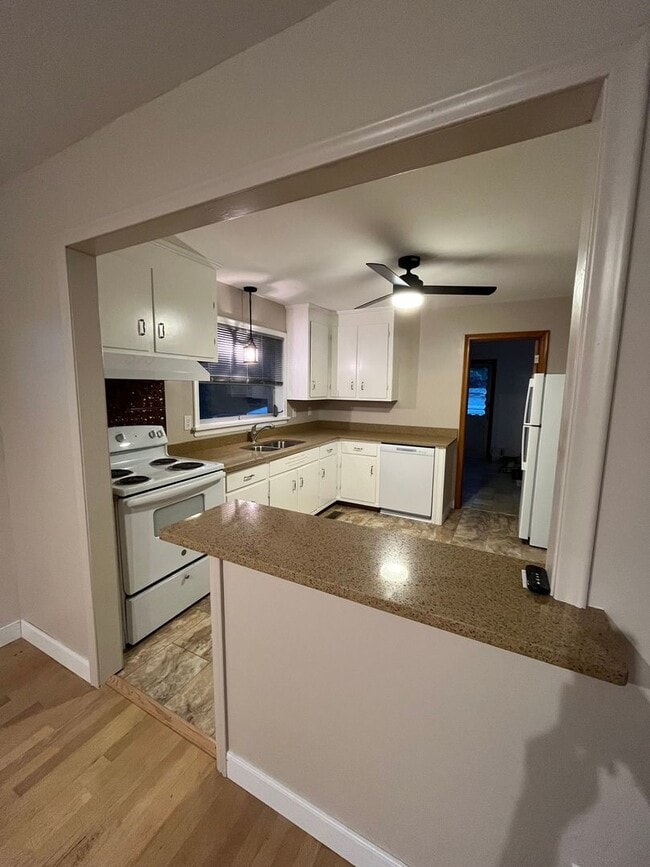 Building Photo - 4121 Foxglove Rd