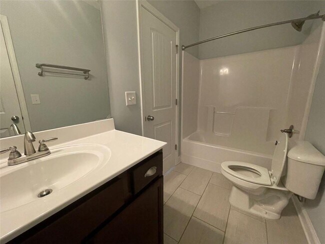 Building Photo - 3483 Lost Oak Dr NE