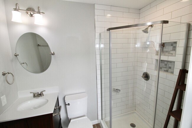 Building Photo - 1360 Hunters Rd