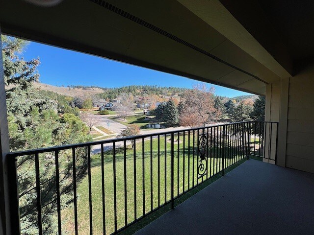 Building Photo - 3988 Fairway Hills Dr