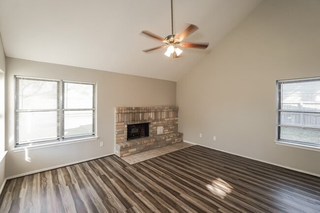 Building Photo - 6915 Eagle Ridge Dr