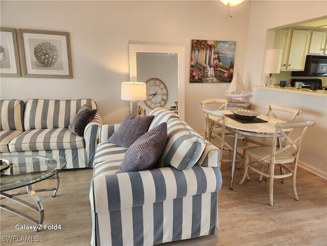 Building Photo - 805 River Point Dr