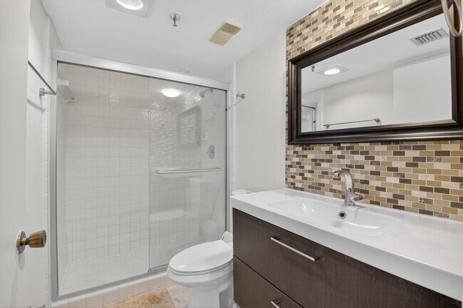 Building Photo - 6815 Willow Wood Dr