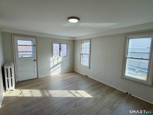 Building Photo - 10 Riverside Ave