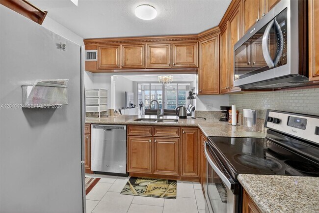 Building Photo - 9330 Lagoon Pl