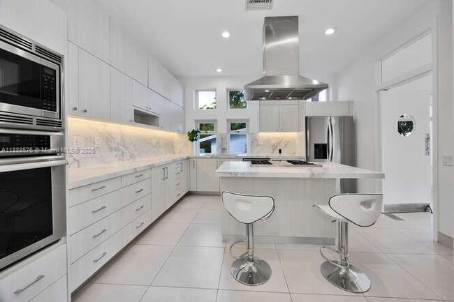 Building Photo - 621 N Mashta Dr