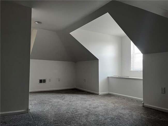 Building Photo - 405 Blaine Ave