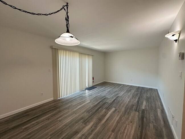 Building Photo - 152 Glover Ave