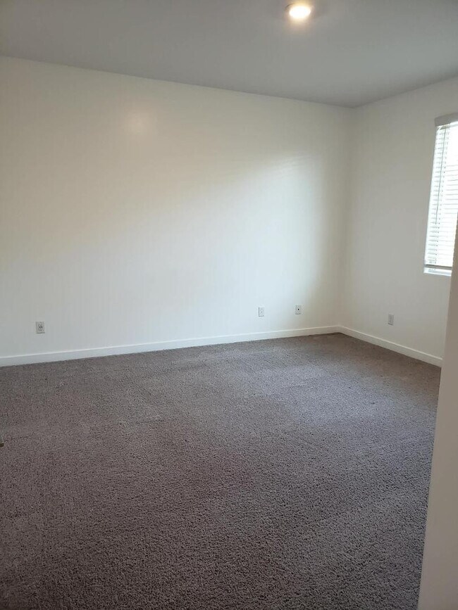 Building Photo - 4206 S 96th Ln