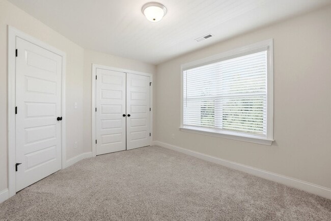 Building Photo - Stunning Home with Main-Level Bedroom, Gourmet Kitchen